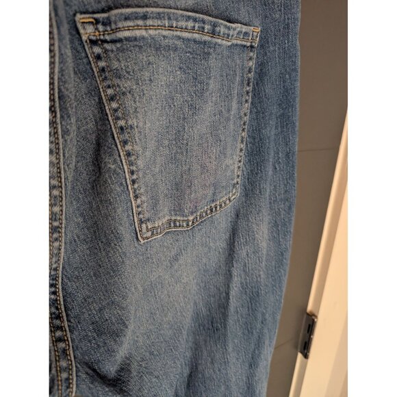Old Navy Mid-Rise Wow Boyfriend Medium Wash Jeans - 18 - Picture 3 of 6